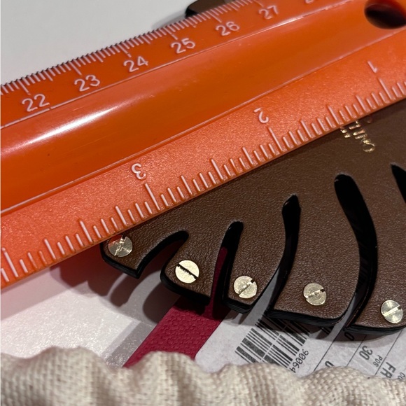 NWT $567  Valentino Rockstud Leaf Leather Bag Charm/Keychain - Picture 15 of 16